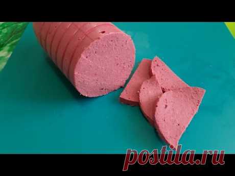 Куриная колбаса, приготовлена в домашних условиях.