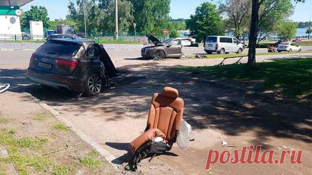 В Москве внедорожник Audi разорвало на две части,водитель жив (5 фото) Глядя на фотографии жуткой аварии в Москве, в которой элитный внедорожник Audi Q7 в прямом смысле слова разорвало на 2 части, сложно поверить, что кто-то