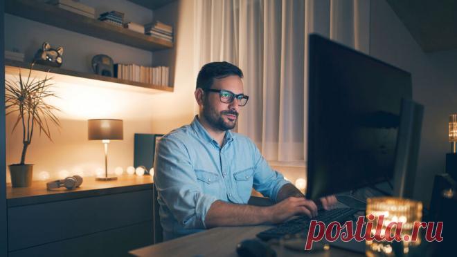 Врач ответил, сколько часов можно проводить за компьютером без вреда для зрения. За компьютером следует работать не более шести часов в день с регулярными перерывами, чтобы сохранить зрение. Об этом Pravda.Ru рассказал офтальмолог, профессор, доктор медицинских наук Вячеслав Куренков. По его словам, лучше ...