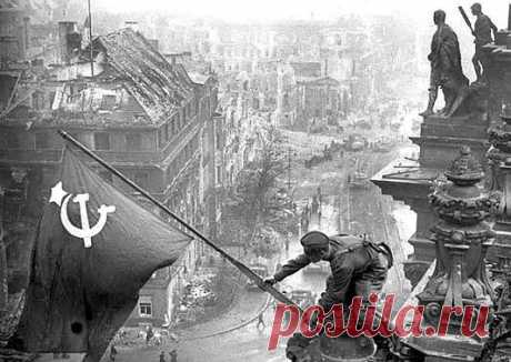 Легендарный фотограф Евгений Халдей.