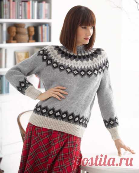 Женский свитер с круглой жаккардовой кокеткой ASPEN SWEATER | vjazem.ru Этот свитер с круглой жаккардовой кокеткой спицами вяжется из полушерстяной пряжи снизу вверх. Тело и рукава вяжутся отдельно до пройм, затем соединяются и вяжется круговая кокетка. Кокетка выполняется  цветовым узором с использованием двух цветов в каждом ряду, протягивая цвет, который не используется, с изнаночной стороны работы. Это перевод на русский язык бесплатного описания  свитера  … читать далее →
