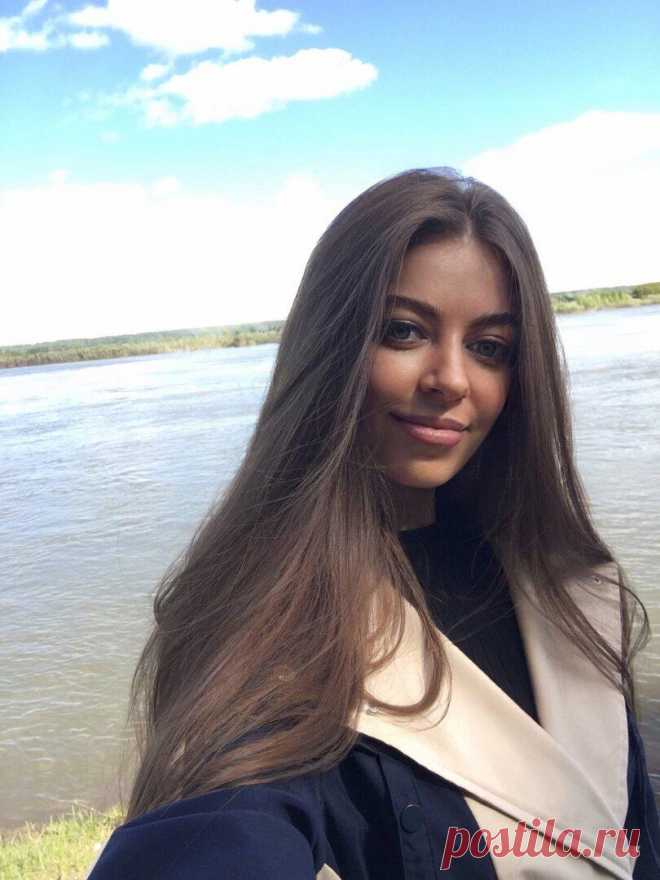 Нашла лучший бальзам для плотности и красоты волос
Как сделать из пористых волос гладкие и шелковистые, плотные и послушные волосы? Я много лет занимаюсь отращиванием своих волос и перепробовала не мало средств. ВСЕМ ПРИВЕТ) ВСЕМ ПРИВЕТ) Помню, я пытала укротить свою пористость и пушистость натуральными маслами. Испортила волосы. Трихологи выяснили, почему натуральные масла сушат и истончают волосы Потом я начала активно увлажнять волосы […]
Читай дальше на сайте. Жми подробнее ➡