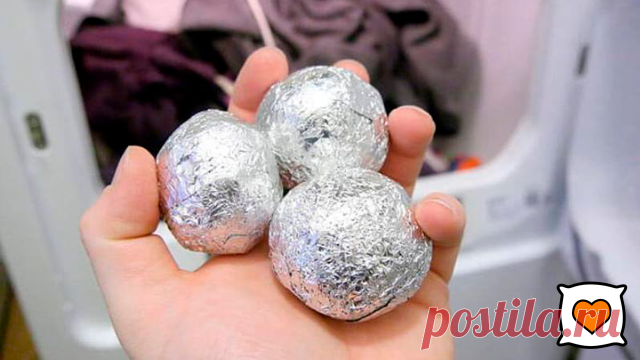 Шарики из фольги

Подолы юбок больше не будут липнуть к ногам, и шерсть животных не пристанет к любимым брюкам. Шарики из фольги ничего не пачкают и не царапают, усиливают действие моющего средства и механически улучшают сам процесс стирки. Самое главное — они экологичны, а вещи после такой стирки перестают неприятно электризоваться.

Сделать шарик несложно: просто скатайте из листа фольги сферу размером с теннисный мяч, и положите в барабан стиральной машины. 
Одними и те...