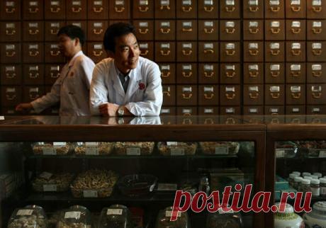 (37) Китайская аптека: краткая энциклопедия лекарственных растений - ПолонСил.ру - социальная сеть здоровья - 24 июня - 43134985320 - Медиаплатформа МирТесен Традиционная медицина использует множество экзотических лекарственных средств. Но, кроме них, в ее арсенале немало совершенно обыкновенных, знакомых нам растений. Самые распространенные ингредиенты ТКМ — в энциклопедии «Вокруг света» Энциклопедия Женьшень (лат. Pаnax ) «Корень жизни» замедляет - 24 июня - 43134985320 ...