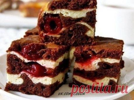 БРАУНИ С ТВОРОГОМ И ВИШНЕЙ.