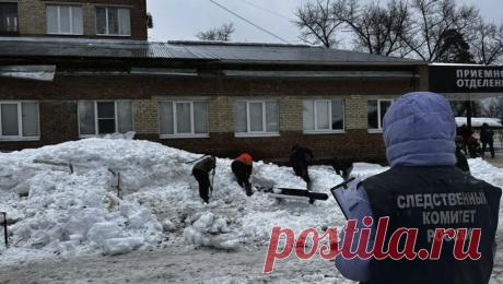 Появилось видео с места обрушения козырька больницы в Тамбовской области. Следственный комитет опубликовал видео с места обрушения входного козырька хирургического отделения больницы в Котовске. Видеозапись размещена в Telegram-канале СУ СК России по Тамбовской области. На кадрах видно, как идет расчистка ...