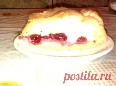 Пирог "Нежный" | 4vkusa.ru
Берем:
Ягоды ( у меня малина и вишня замороженые)
Тесто:
200 гр. маргарина
0,5 ст сахара
4 желтка
1 ч.л. разрыхлителя ( 0,5 ч.л. соды, гашеной)
2 ст. муки
Безе:
4 белка
0,5 ст.сахара