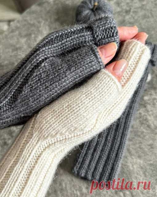 Митенки спицами резинкой 2 на 2 Автор описания: @lavka_sofy.byпряжа Baby Alpaca ( 50г/75м)⠀спицы 3,75 ( на леске 80 см )узор резинка 2*2пальчик вяжем лиц. гладью⠀На спицы набираем 48 петель +1 для замыкания в круг. Вяжем резинкой 2*2 по кругу ( способом Magic Loop ) 30 рядов⠀Когда связаны 30 рядов, выбираем в узоре 2...