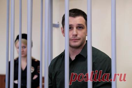 Сидящий в российской колонии американец Рид объявил о второй голодовке. Гражданин США Тревор Рид, отбывающий девятилетний срок в российской колонии за нападение на полицейских в Москве, начал вторую голодовку. Семья Рида пояснила, что он объявил голодовку из-за подозрения на туберкулез и незаконного, как он считает, водворения в штрафной изолятор (ШИЗО). Он находится в Мордовии.