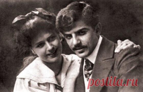 Янни Севак: «Я воспитаю сына так, чтобы он отомстил немцам за своего отца»

Янни была немкой из аристократической семьи прусского полковника.После ареста и депортации армянской интеллигенции 24 апреля 1915г.,она обратилась к послу Германии Вагенгейму с мольбой спасти ее мужа,на что посол в резкой форме ответил ей:

«Ты – недостойная немка, ты предала свою нацию, вышла замуж за этого армянина и теперь пришла просить, чтобы я его вызволил! Он не должен вернуться. Они ушли умирать».