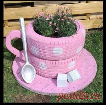 Maceta rosa hecha de neumáticos reciclados | Garden ideas using old tires, Tire planters, Garden decor projects