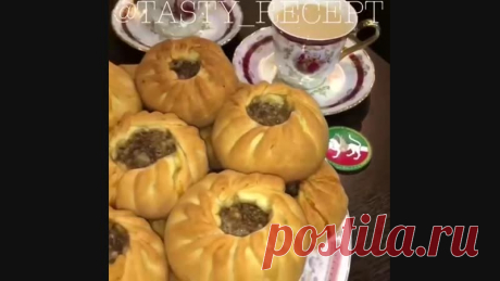 Вак-бэлеш очень вкусный и сочный
Татарские пирожки «Вак-Бэлеш»

Начинка: Отвариваем рис до полуготовности(150гр).
Фарш говяжий(жирный) примерно 500-600гр.
Лук я измельчила это МОЕ ЖЕЛАНИЕ,так как его не сильно люблю,по традиции его мелко нарезают(средняя луковица).
Соль и перец по вкусу.

Тесто:
-300 мл тёплого молока;
-500 гр муки;
-1 ст.л.сахара;
-1ч.л.(с горкой) соли;
-пачка дрожжей(быстродействующие)(я всегда использую САФ-МОМЕНТ);
-3 ст.л.(с горкой) муки(в опару);
-1 ...