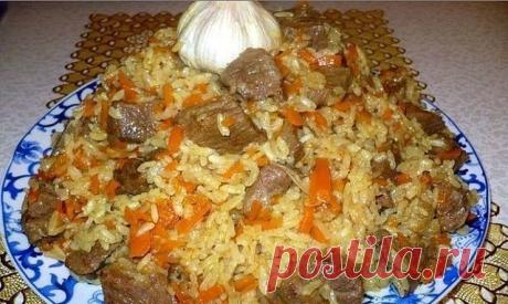 Вкуснейший плов

Приготовление:
Накаляем раст. масло в казане (я использую старинную глубокую сковороду, только в ней плов получается изумительный).

В раскаленное масло опускаем нарезанные полукольцами
2 луковицы, огонь убавляем и обжариваем — тут главное не пережарить, а чтобы лук стал слегка золотистым.

Тут уже забрасываем нарезанную длинными брусочками (не натертую) 2 крупн. моркови, добавляем приправы для плова (продаются на рынке), продолжаем обжаривать минут пять. ...