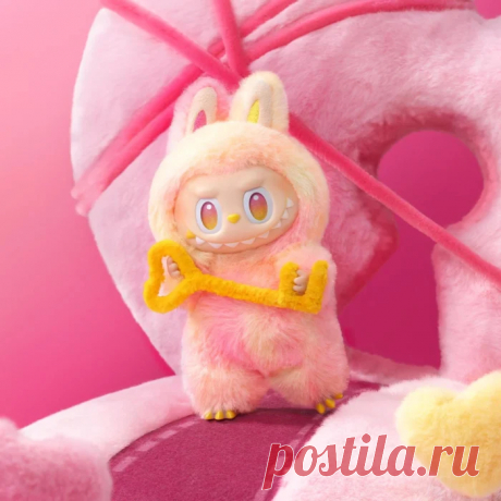 Labubu LOYALTY — олицетворение верности и преданности в уникальном мире Pop Mart. Этот персонаж воплощает силу дружбы и надежности, выраженную через утончённый дизайн и выразительные детали.

Его спокойная цветовая палитра и продуманная фактура делают Labubu LOYALTY идеальным дополнением коллекции для тех, кто ценит истинные ценности и глубокие эмоции.

Основные характеристики:

Символ верности и преданности

Высококачественное исполнение и тщательная проработка деталей

П...