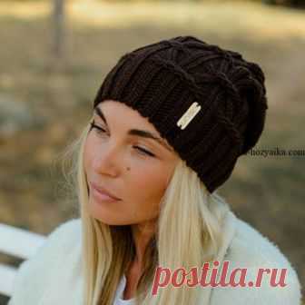 Шапка бини спицами схема. Вязаная шапка модная 2018 с косами