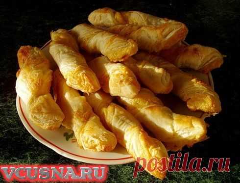 СЫРНЫЕ ПАЛОЧКИ ИЗ СЛОЕНОГО ТЕСТАсладкая выпечка