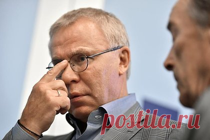 Закон о работе осужденных россиян в школах придумали из-за одного человека. Законопроект, разрешающий осужденным по тяжким статьям россиянам работать в школах, был придуман из-за увольнения тренера из Карелии, который в 2001 году отсидел 14 месяцев по статье за драку. По мнению соавтора инициативы, депутата Госдумы Вячеслава Фетисова, эта ситуация несправедлива.