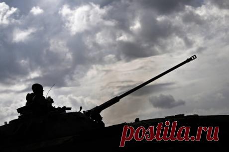 Рядовой Рыжкович на БМП уничтожил группу украинских диверсантов. Боец прикрывал подразделения пехоты, а диверсанты планировали обойти военнослужащих РФ с фланга.