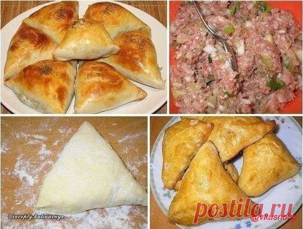 Cамса — те же печеные пирожки, но с неповторимым восточным вкусом и ароматом.
⠀
Ингредиенты
Мука 4 стакана
Маргарин 150 г
1+1 яйцо
1 стакан сметаны
Сода, гашеная уксусом, 0,5 ч. ложки
Мясной фарш баранина, при отсутствии таковой - свинина+говядина 500 гр.
Лук репчатый 3 шт.
Соль, перец
Зелень
⠀
Приготовить фарш, мясо брать пожирнее и лука побольше. В фарш нарезать зелень положить душистый перец, соль, всё перемешать до однородной массы.
Тесто. Согретый при комнатной темпер...