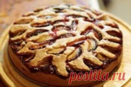 Аппетитный сливовый пирог с корицей и безе