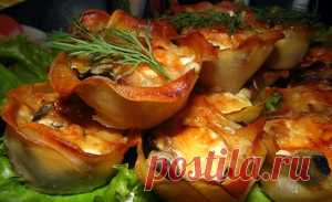 Рецепт простой закуски с фото Картофельные корзиночки с мясом и грибами - рецепт.