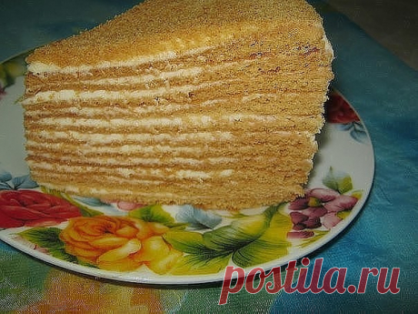ТОРТ Рыжик.                                                                                                               
3 яйца..
150гр. сливочного масла...
1 стакан сахара...2ч.л.соды...
2 ст.л.мёду..
муки  3..4..стакана.тесто должно быть мягким.                                                                   
крем: 250 гр. слив.масла...1 стакан сахара..400гр. сметаны(а можно и больше..вкуснее будет;-)-взбить)              
Масло растопить и растереть с сахаром....доб...