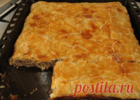 Побалуйте своих родных мясным пирогом из слоеного теста - У нас так Пирог мясной из слоеного теста. слоеное тесто -1 кг 2 луковицы 200 г твердого сыра фарш смешанный 0.5 кг 1 вареное яйцо зелень. соль, любимые приправы. Пока размораживается...
