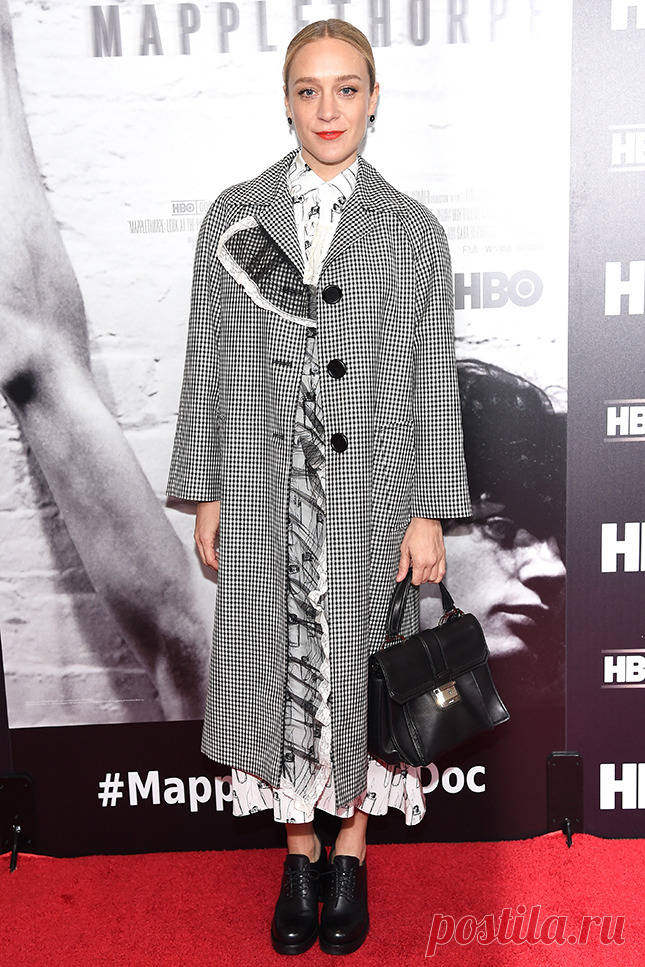 Хлое Севиньи в Miu Miu на премьере фильма «Mapplethorpe: Look At The Pictures» в Нью-Йорке