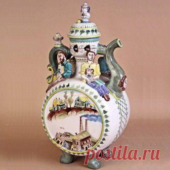 Всем привет! Сегодня @staceytram в #aps_лекторий как обычно в трёх фактах рассказывает о Гжельской майолике. Только не о той, к которой вы все привыкли :)
Мало кто знает, но изначально знаменитая сине-белая Гжель была именно такой. Расписная посуда Гжельских мастеров пользовалась огромной популярностью. Только представьте, как нарядно выглядел такой кувшин на обеденном столе!
.
1️⃣Гжельский гончарный промысел — это замечательная страница истории русской майолики, «народная...