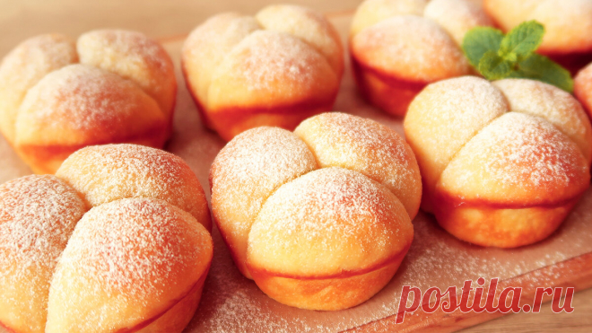 Любителям творога: новый вариант творожных кексов. Красивая выпечка к чаю, простой вкусный рецепт  Ингредиенты для приготовления: масло — 100 г; сахар — 50 г; яйцо куриное — 1 шт.; сметана 20% - 100 мл; ванильная паста — 0,5 ч.л.; разрыхлитель — 1 ч. л.; мука — 130 г; творог — 200 г; кокосовая стружка — по вкусу; изюм — 2 ст. л.; ягоды (по желанию) — по желанию; сахарная пудра — для украшения. Приготовление: 1. В емкость налейте половину указанного количества сметаны и добавьте кокосовое масло…