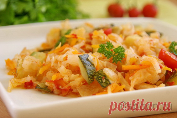 Капуста тушеная с кабачками