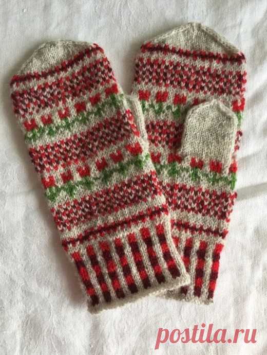 Необычные варежки спицами