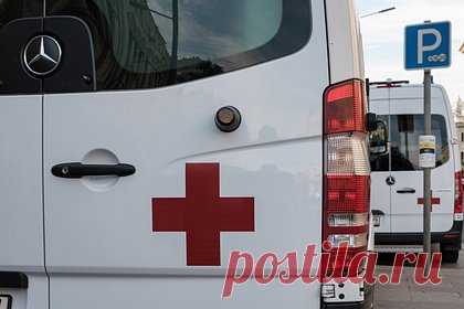 Чиновник из Запорожья пострадал при взрыве газового баллона в авто в Симферополе. Помощник вице-премьера Запорожской области Владимир Епифанов пострадал при взрыве газового баллона в автомобиле в Симферополе. Чиновник из Запорожья ехал за рулем Land Cruiser на Евпаторийском шоссе. Помимо Епифанова в салоне находились его секретарь и охранник. По какой причине произошел взрыв, пока неизвестно.