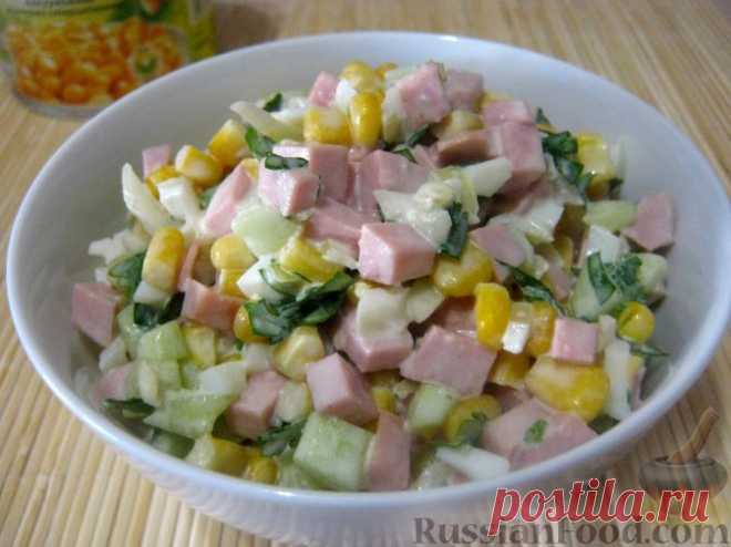 Рецепт: Салат из колбасы с яйцами и кукурузой