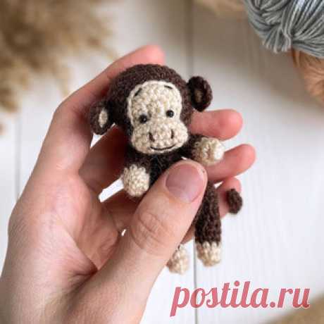 Обезьянка амигуруми. Схемы и описания для вязания игрушек крючком! Бесплатный мастер-класс от @scandistyle_dolls по вязанию обезьянки крючком. Высота вязаной игрушки примерно 8 см. Для изготовления такой маленькой мар…
