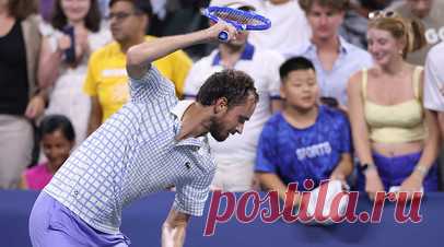 Курье — об инциденте с Медведевым на US Open: где охранники, когда они нужны?. Четырёхкратный чемпион турниров Большого шлема Джим Курье высказался об организаторах US Open, отстранивших фотографа, который спровоцировал остановку матча первого круга с участием Даниила Медведева и француза Бенжамена Бонзи. Читать далее