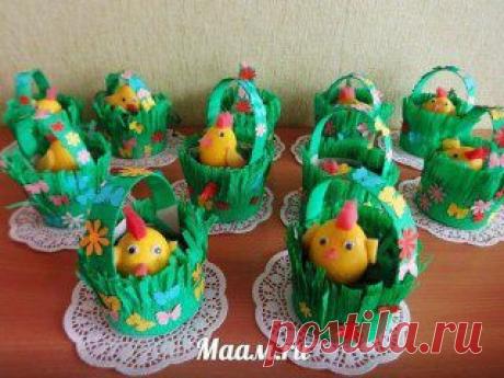 Под руководством воспитателя Татьяны Титоой из Советска дети изготовили превосходные ПОДЕЛКИ К ПАСХЕ. Исходный материал - ПЛАСТИКОВЫЕ БУТЫЛКИ, САЛФЕТКИ, ЦВЕТНАЯ БУМАГА, СКОРЛУПА ЯИЦ, ПОРОЛОН. Ознакомьтесь, возможно, пригодится.