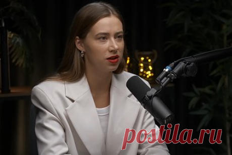 Продающая курсы блогерша развеяла миф о своей профессии. Популярная российская блогерша Александра Митрошина развеяла главный миф о своей профессии. В подкасте «Книжный чел», доступном на YouTube, она опровергла мнение о том, что заниматься блогингом легко. «Никакая работа не лафа, ничья работа не халява», — сказала Митрошина.