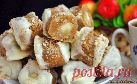 Конфеты с бaнaновой нaчинкой :: форум родителей, социальная сеть мам и пап
Вкусные конфеты с банановой начинкой порадуют вас и ваших близких изыском вкуса! 
Готовится легко и просто! 

Ингредиенты: 

печенье — 1 пачка, 
вареная сгущенка — 1 ст. л., 
банан — 0,5 шт., 
грецкие орехи измельченные — 2 ст. л., 
плитка белого шоколада — 0,5 шт.