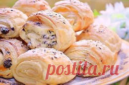 Топ-9 рецептов вкуснейшей выпечки

1. Слоёнки с творожной начинкой и изюмом

Ингредиенты:

- Тесто слоеное бездрожжевое 400 гр
- творог 400 гр
- сахар 3-4 ст л
- ванилин 1/3 ч л
- яйцо сырое 1 шт
-сме...