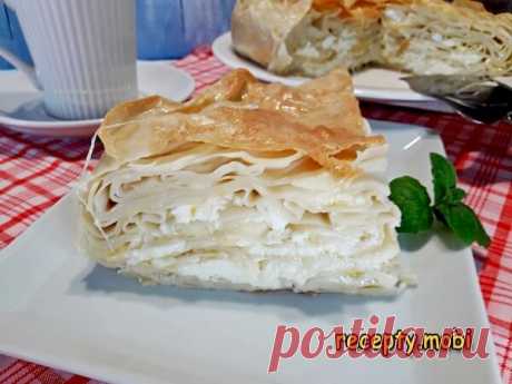 Сабурани – удивите своих гостей невероятным вкусом этого пирога
✅ Ингредиенты:
▫️ яйца – 2 шт;
▫️ соль мелкая – щепотка;
▫️ вода прохладная очищенная – 45 мл;
▫️ мука в/с – 300 г;
▫️ сливочное масло – 80 г;
▫️ растительное рафинированное масло – 30 мл.
Начинка:
▫️ нужно взять несколько сортов сыра (брынза, адыгейский, сулугуни, моцарелла, твердый) общим весом 550-600 г.