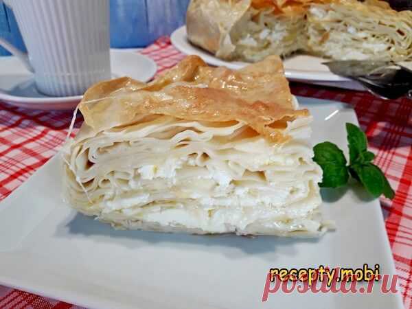 Сабурани – удивите своих гостей невероятным вкусом этого пирога
✅ Ингредиенты:
▫️ яйца – 2 шт;
▫️ соль мелкая – щепотка;
▫️ вода прохладная очищенная – 45 мл;
▫️ мука в/с – 300 г;
▫️ сливочное масло – 80 г;
▫️ растительное рафинированное масло – 30 мл.
Начинка:
▫️ нужно взять несколько сортов сыра (брынза, адыгейский, сулугуни, моцарелла, твердый) общим весом 550-600 г.