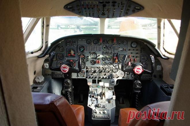 Сядут на семь лет? Юрист озвучил наказание для пилотов рухнувшего Falcon 10. Пилоты бизнес-джета Falcon 10, разбившегося в Афганистане, могут лишиться свободы на семь лет. Об этом aif.ru рассказал юрист, эксперт по правам авиапассажиров Андрей Лухин.