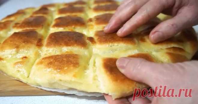 Вкуснейшая тонкая лепешка с сыром за 15 минут с нежнейшим тестом и тягучей начинкой Очень вкусная лепешка! Невозможно оторваться!