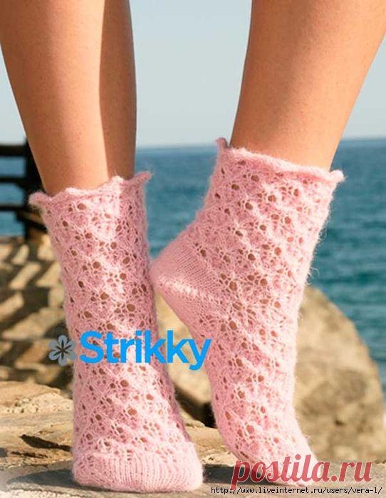 Ажурные женские носки «Милые пушистики» от Drops Design вязаные на 5 спицах