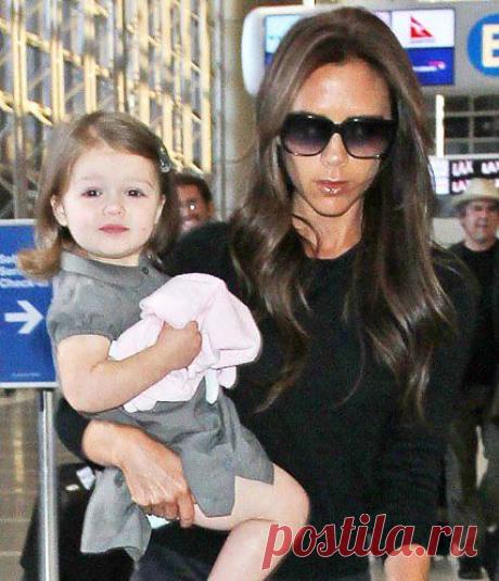 Виктория Бекхэм и Харпер - Знаменитые мамы и дочки, похожие друг на друга - Знаменитости | MSN Россия