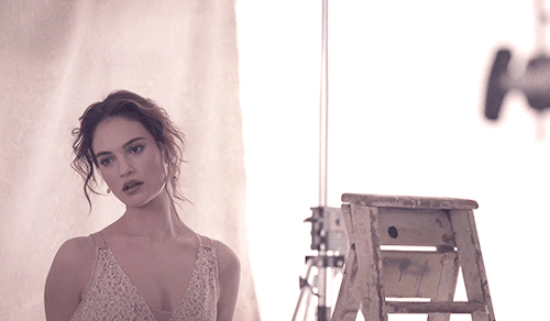 Лили Джеймс