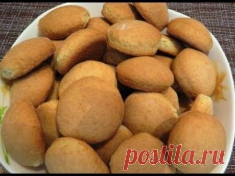 ДЕРЕВЕНСКИЕ ПРЯНИКИ НА СМЕТАНЕпродукты:
сахар 1 стакан
ванильный сахар 10 гр.
яйца 2 шт.
сметана 1 стакан
мука 4 стакана
соль 1/4 ч.л.
сода 1 ч.л.

этапы приготовления:

1. перемешиваем сахар, ванильный сахар, яйца, соль. 
2. добавляем сметану, перемешиваем
3. добавляем муку порциями
4. добавляем соду и замешиваем 

Время выпекания 15-18 минуты при температуры 180 град.