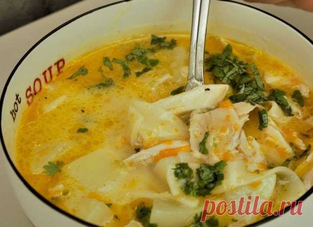 Куриный суп, который покоряет с первой ложки. Невероятно вкусно и просто.
Сегодня готовим вкуснейший куриный суп по-болгарски, который непременно придется вам по вкусу.
Ингредиенты:
- Курица кусочками  –  900 гр
- Лук – 1 шт
- Картошка  – 2 шт
- Морковка – 2 шт
- Болгарский перец - 1 шт
- Растительное масло –3 ст.л
- Лапша (вермишель)  - 50-70 гр
- Соль и черный перец – по вкусу

Ингредиенты для заправки:
- Мука – 2 ст.л.
- Кефир или простокваша  - 3 ст.л.
- Желток  – 1 шт...