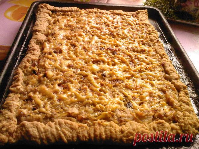 Песочный пирог с начинкой из рыбного фарша и грибов